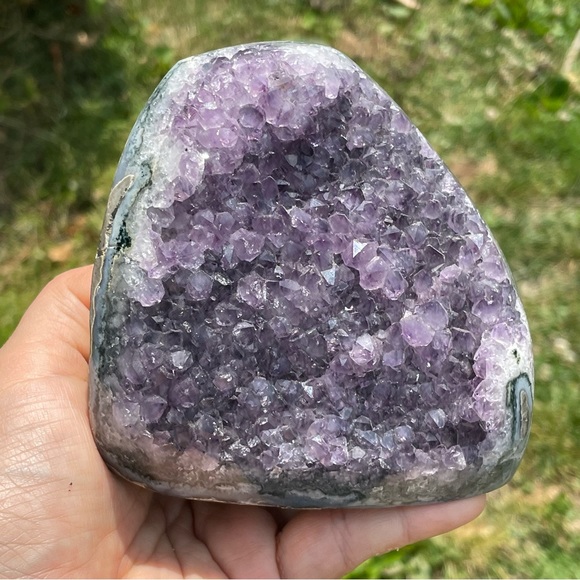 Light Amethyst Cut Base Crystal with Banding - Picture 4 of 8